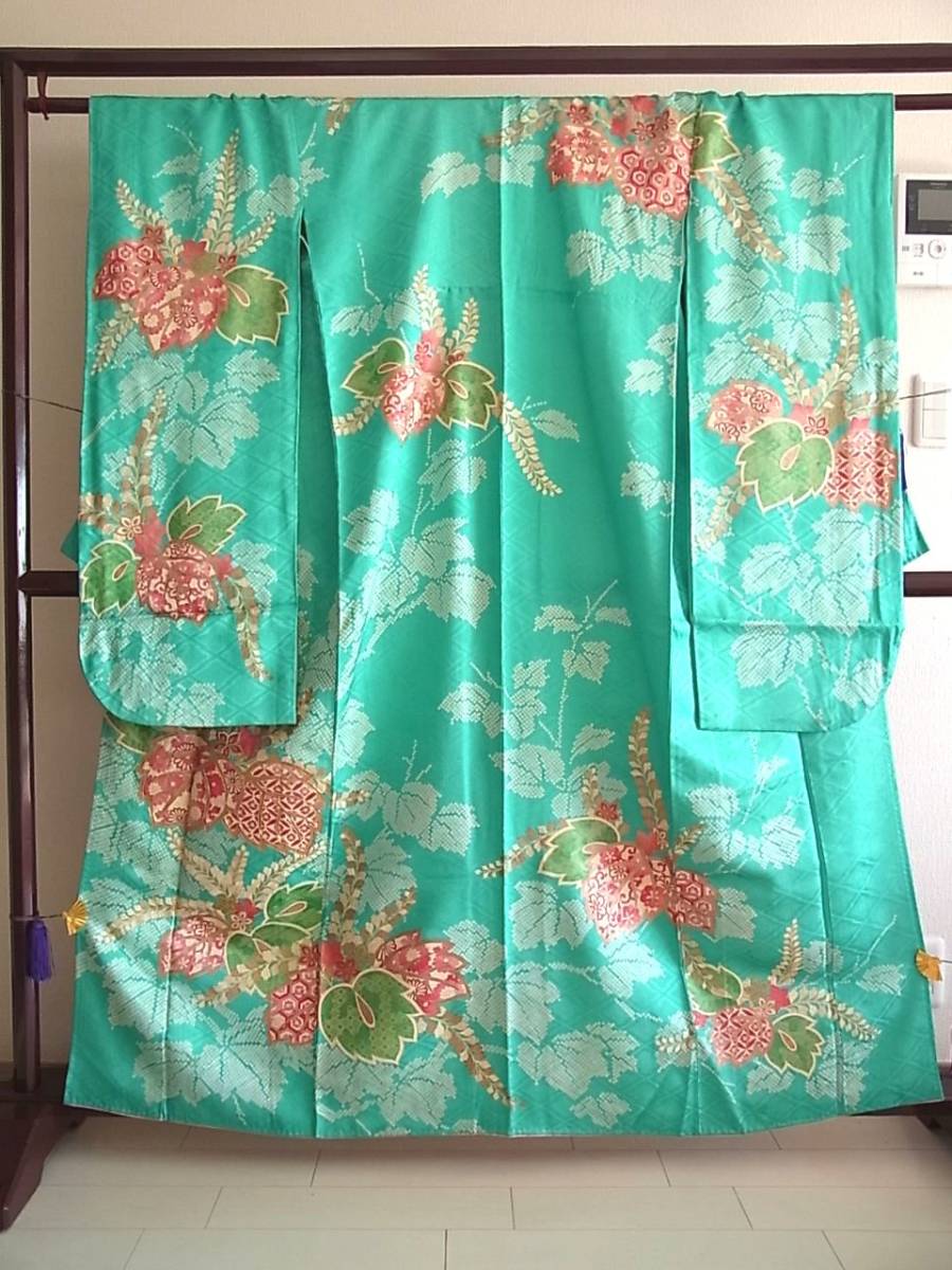 【大得価，送料無料】 m4412 正絹 白群色に絞り風 地紋 桐柄 袷振袖 丈158 裄62 リメイク材料用(振袖)｜売買されたオークション情報、yahooの商品情報をアーカイブ公開 - オークファン 振袖