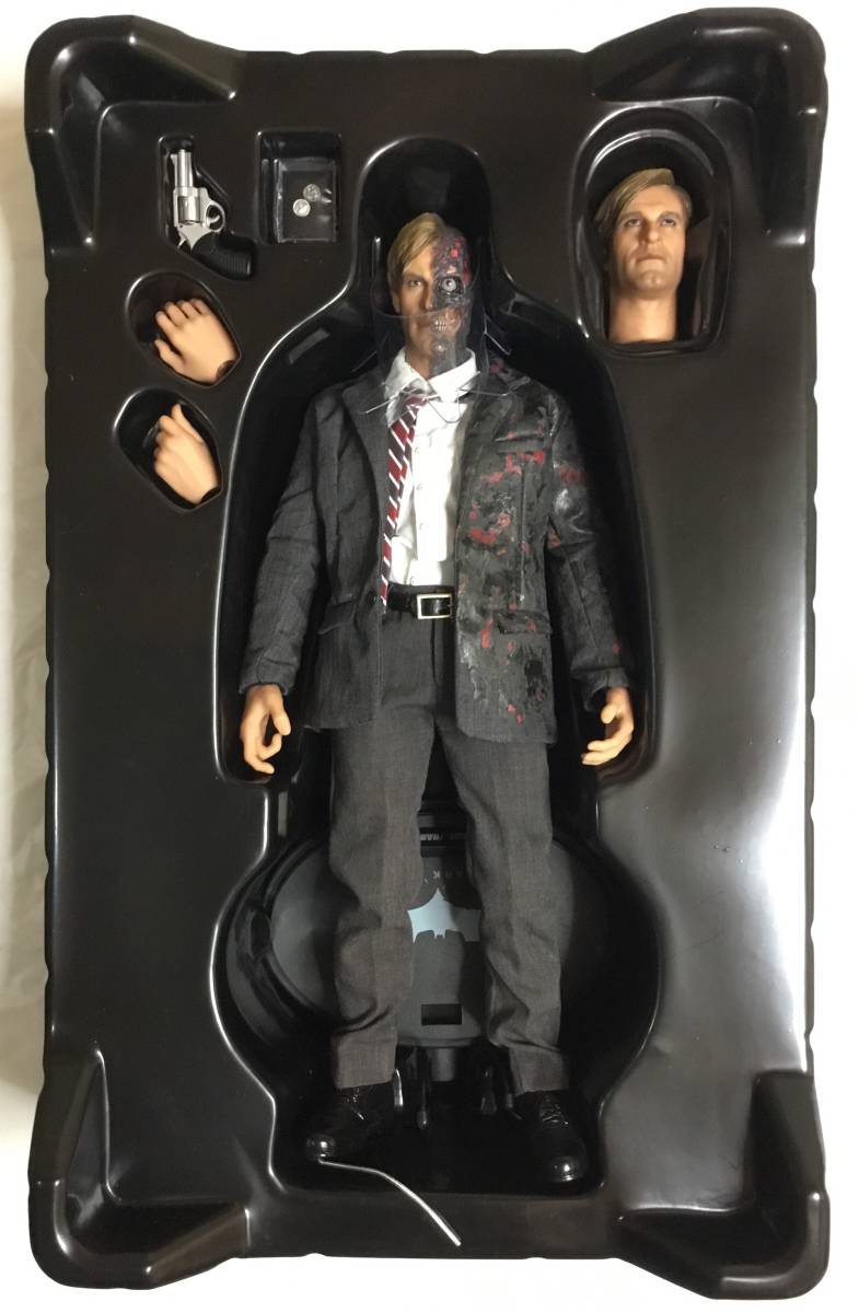 ホットトイズ バットマン トゥーフェイス ハービー・デント 1/6