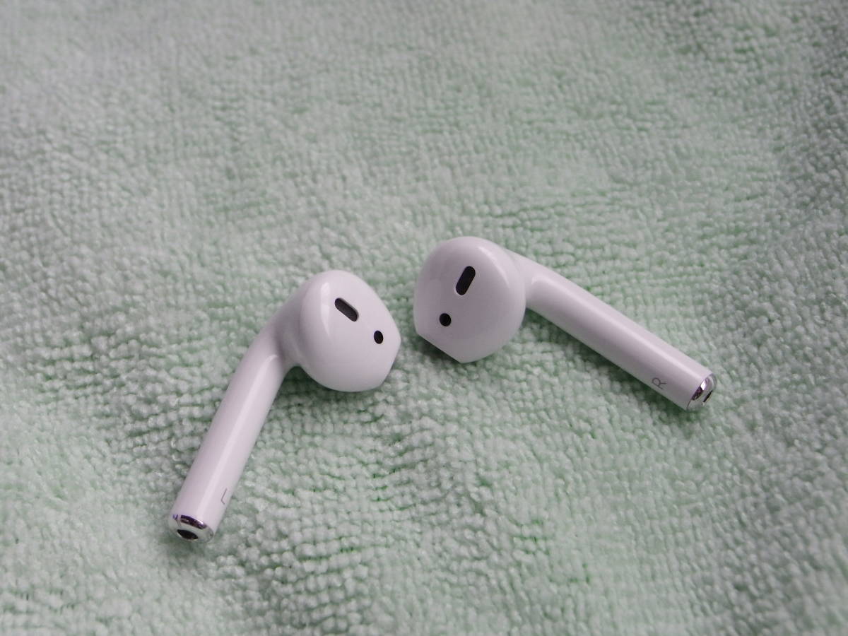 美品『Apple AirPods エアーポッズ／おまけ2点あり／MMEF2J/A』 【公式