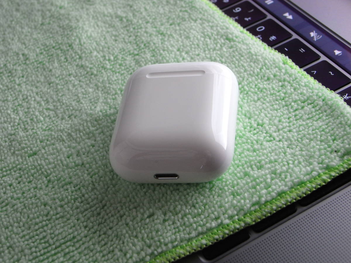 美品『Apple AirPods エアーポッズ／おまけ2点あり／MMEF2J/A』 【公式