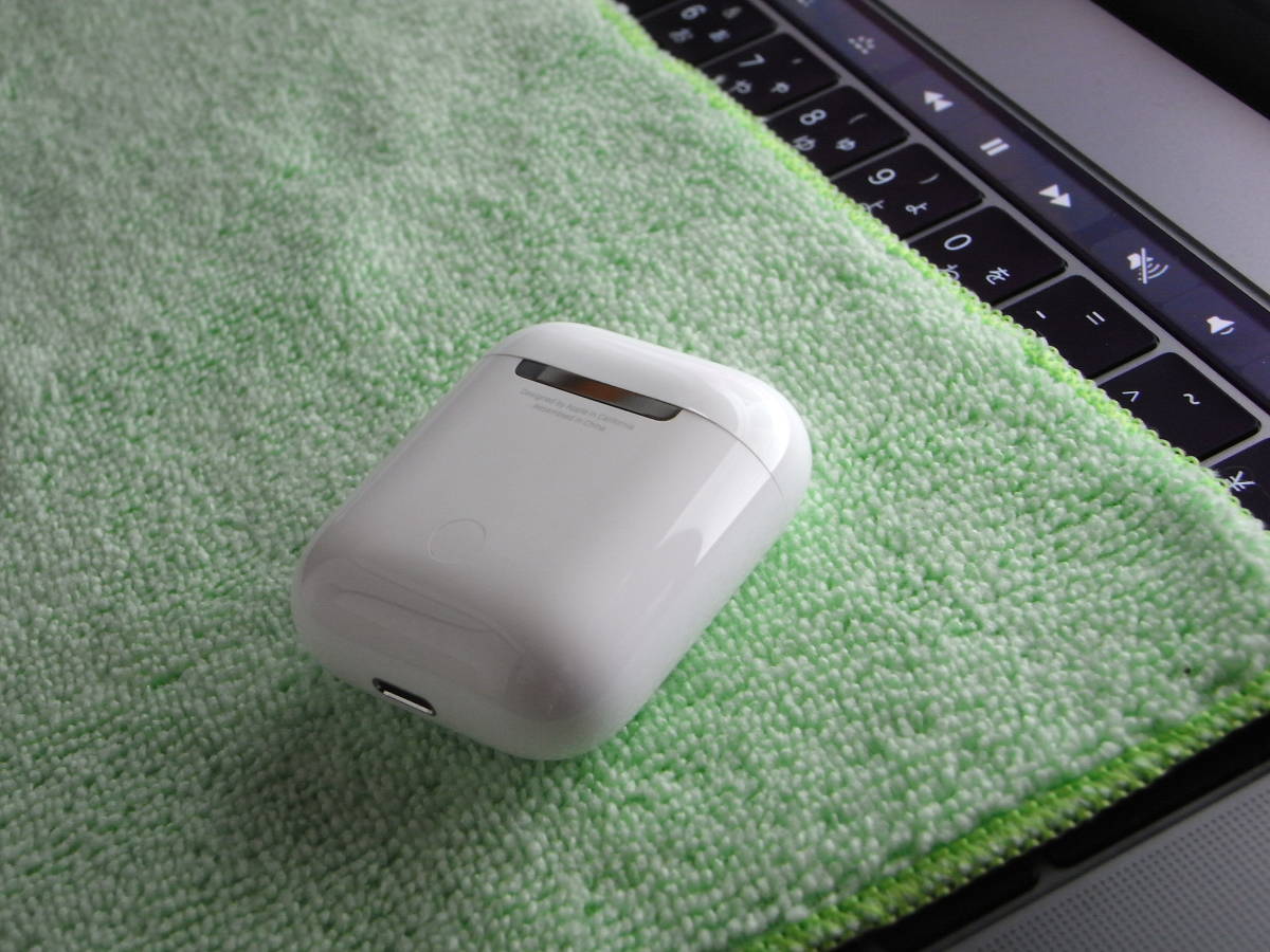 美品『Apple AirPods エアーポッズ／おまけ2点あり／MMEF2J/A』 【公式
