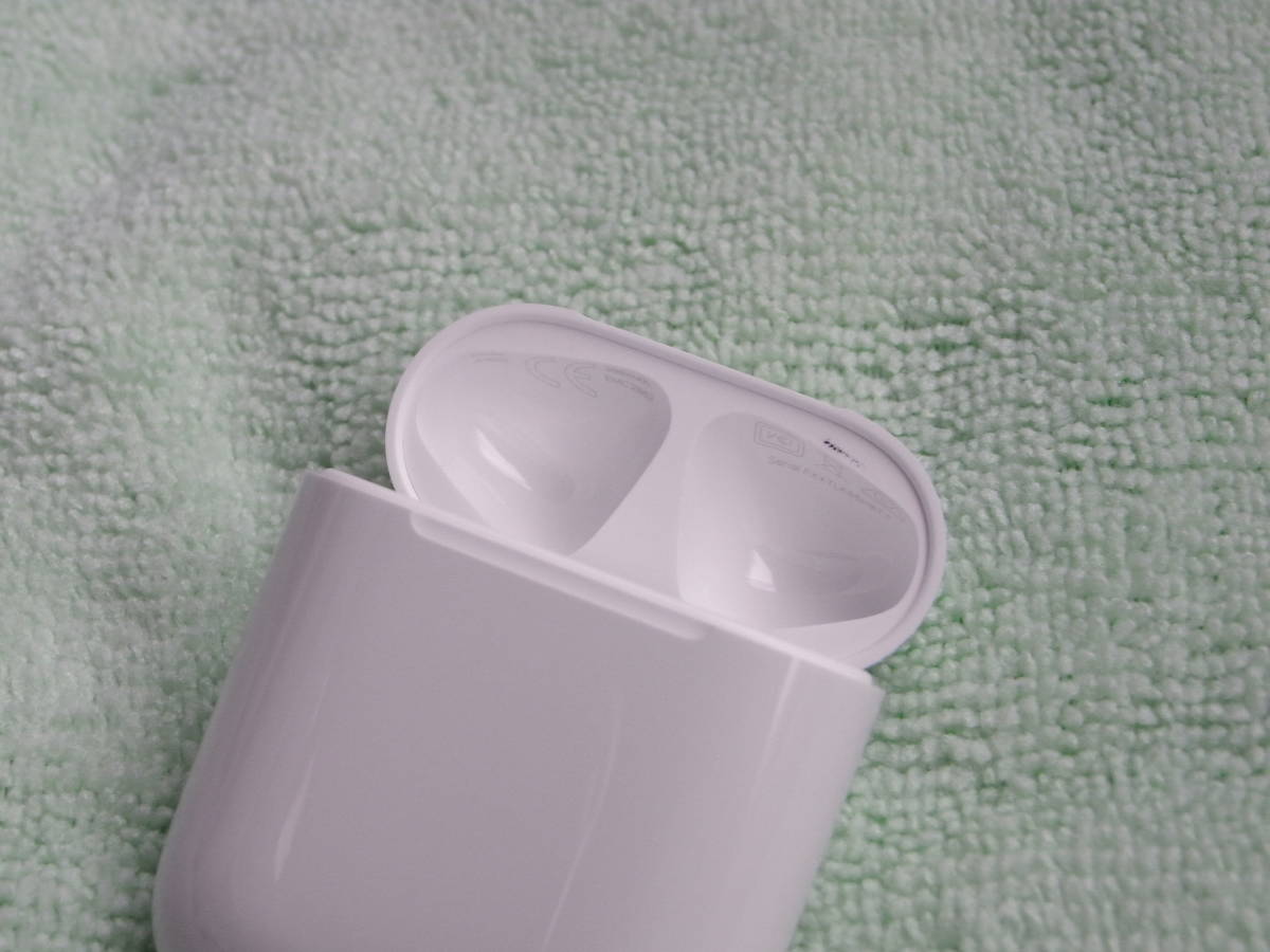 美品『Apple AirPods エアーポッズ／おまけ2点あり／MMEF2J/A』 【公式