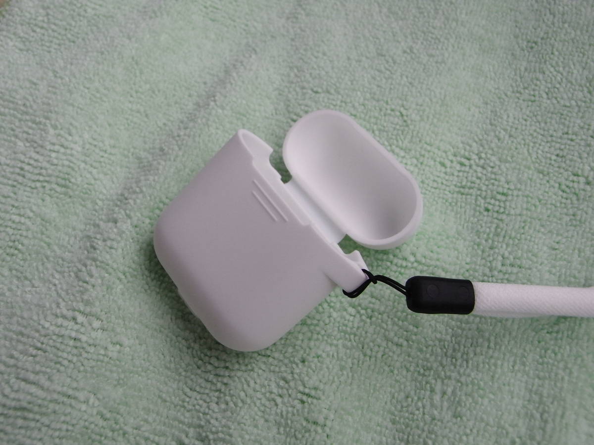 美品『Apple AirPods エアーポッズ／おまけ2点あり／MMEF2J/A』 【公式