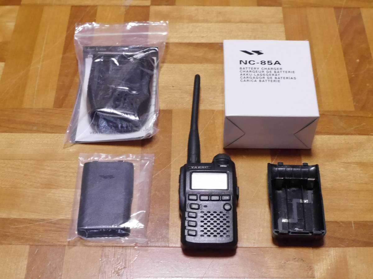 YAESU VX-3 144⁄430 MHz デュアルバンドトランシーバー デュアルバンド