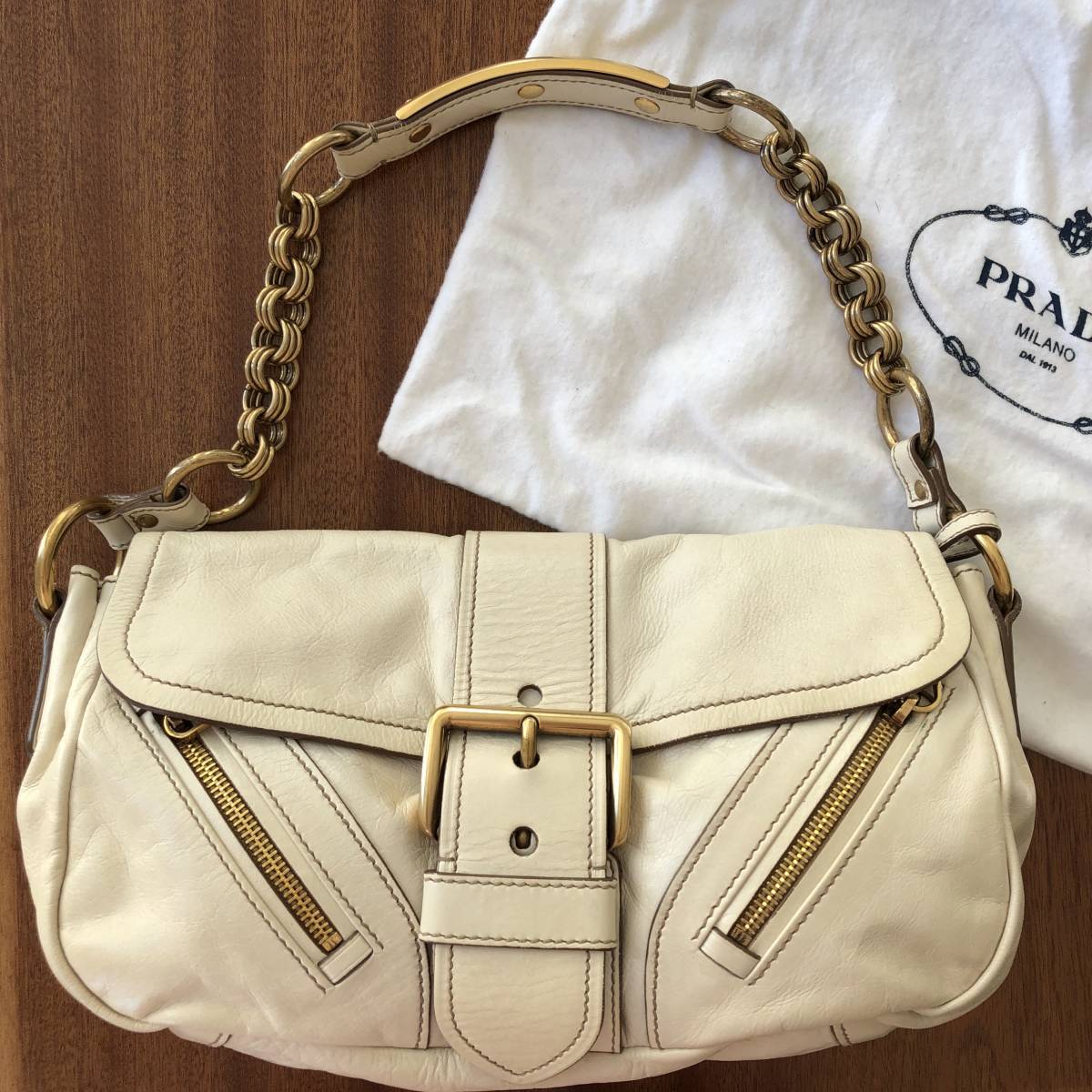 プラダPRADA白ショルダーバッグ 本物送料無料