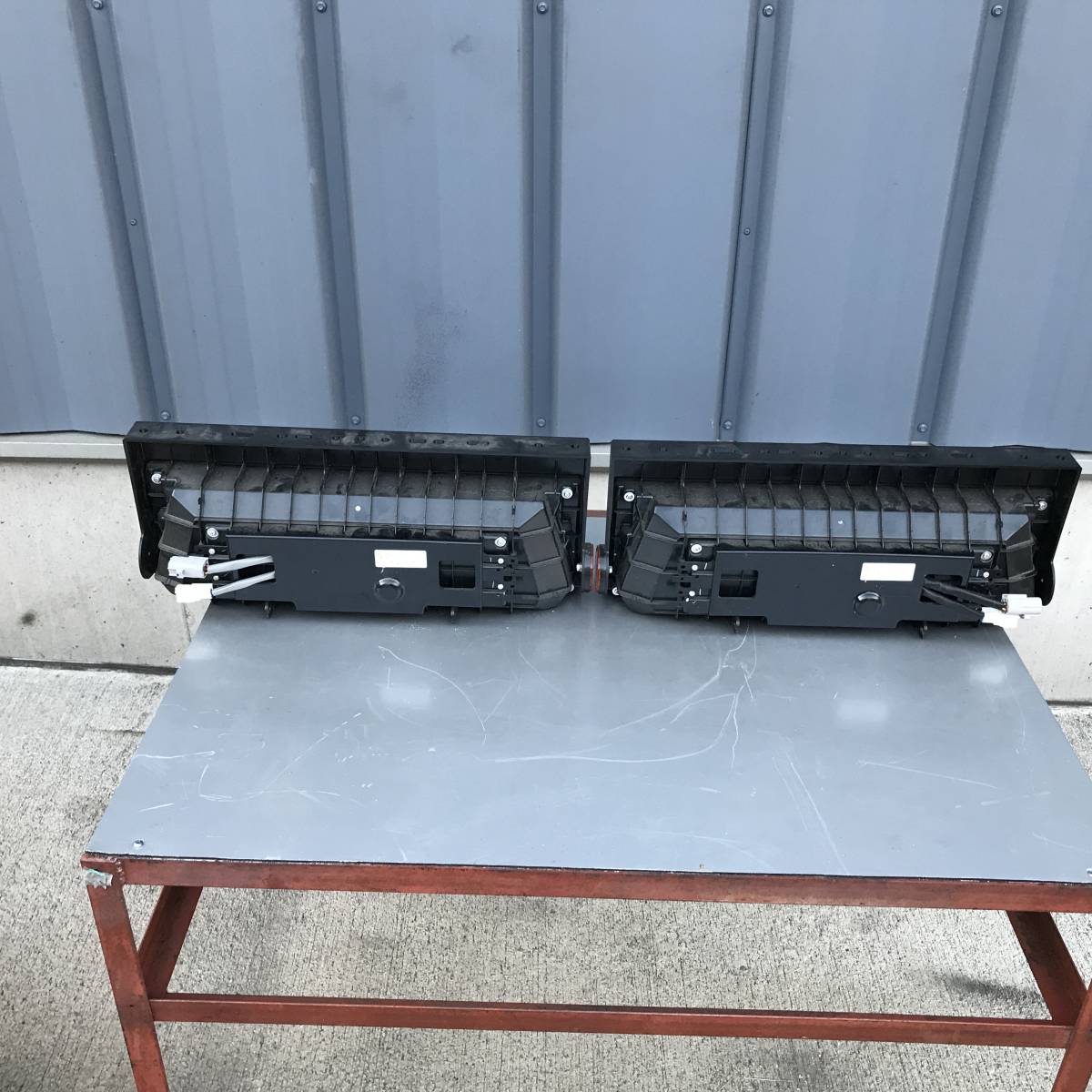 新車外し】KOITO 3連 LEDリアコンビネーションテールランプ 左右セット 