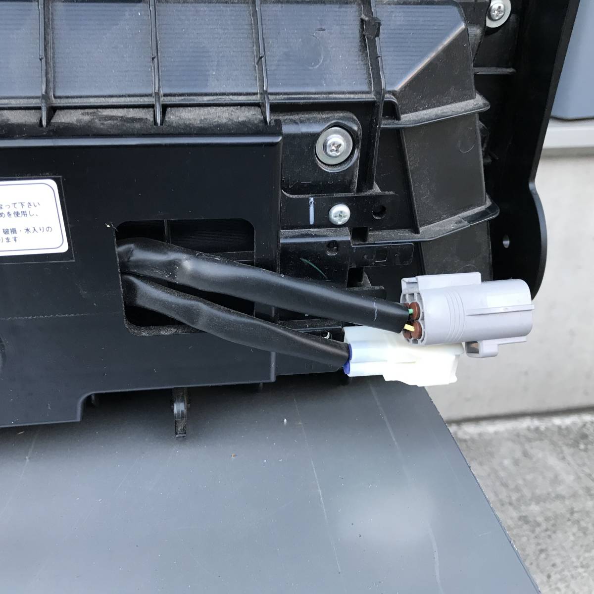 新車外し】KOITO 3連 LEDリアコンビネーションテールランプ 左右セット 