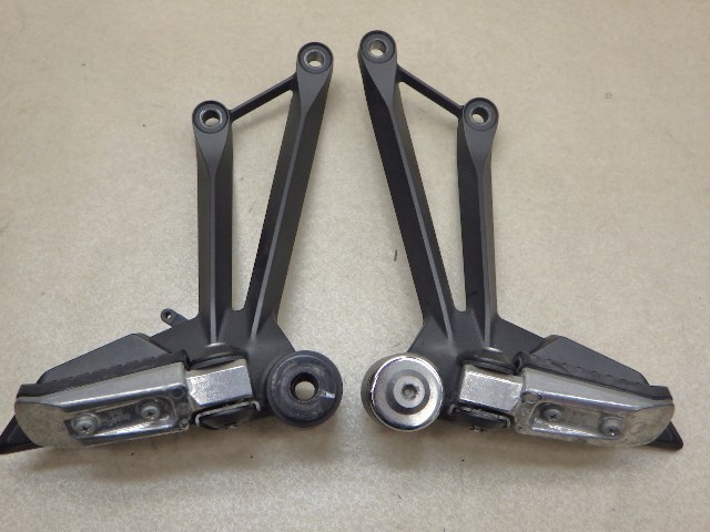 人気，得価 A611 NINJA1000 タンデムステップ左右 ZXT00G ニンジャ(カワサキ用)｜売買されたオークション情報、yahooの商品情報をアーカイブ公開 - オークファン カワサキ用