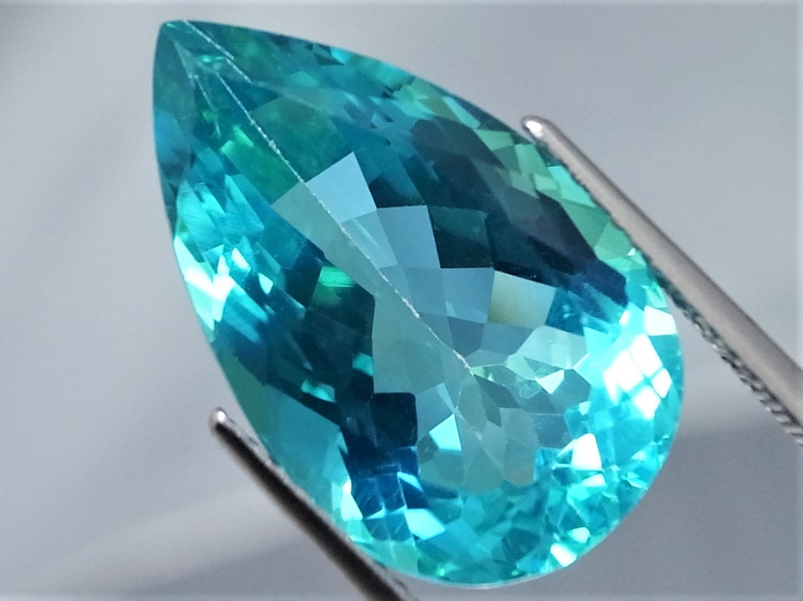 数量限定，定番 13.24ct VSランクの大粒サイズ・グリーンブルー