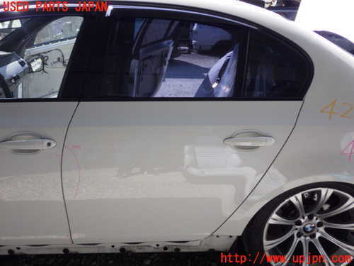 2UPJ-42261320]BMW M5 E60(NB50)左後 リア ドア LH 中古