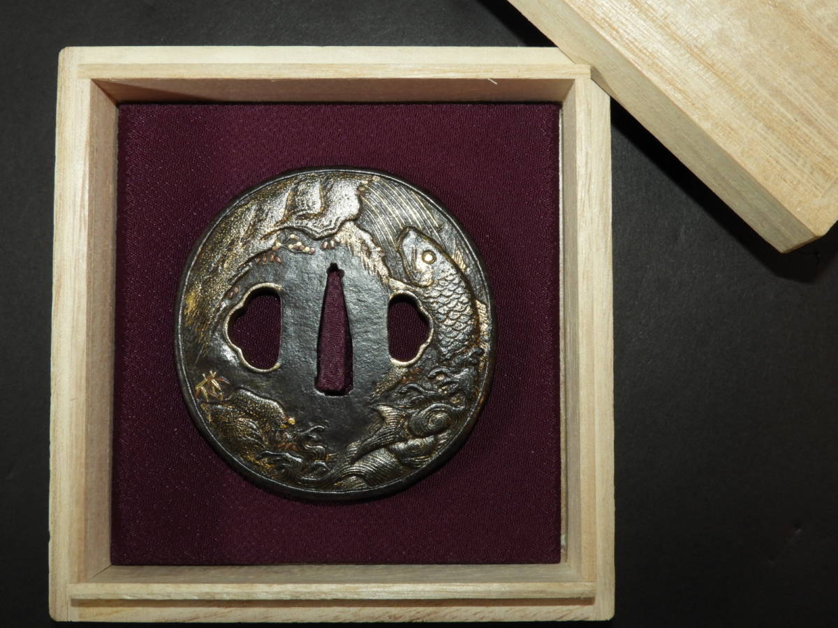 100%新品，定番 鉄地鍔/若芝/鯉の滝登り/鍍金/耳鉄骨/鍛/刀装具/日本刀/武具/本歌(鍔、刀装具)｜売買されたオークション情報、yahooの商品情報をアーカイブ公開 - オークファン 鍔、刀装具
