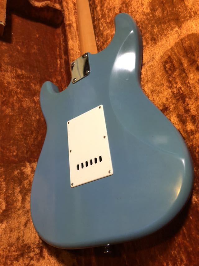 ダフネブルー ヴィンテージ ストラトキャスター ラッカー 中古 Fender