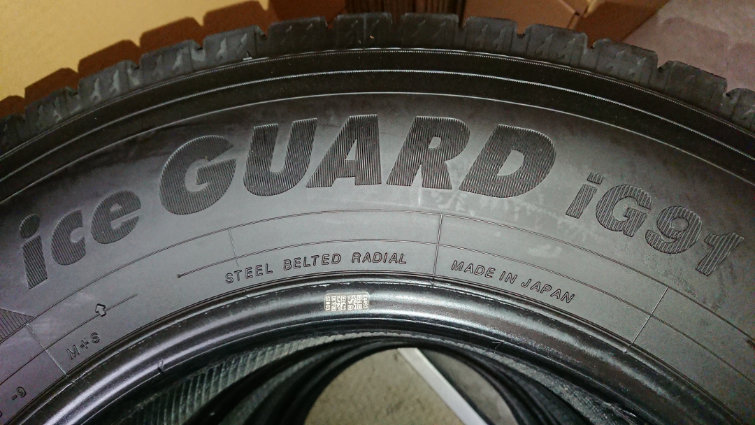 ヨコハマ スタッドレスタイヤ 15インチ 4本 195/80R15 107/105L LT IG91【2015年製中古】バン用ハイエース_2