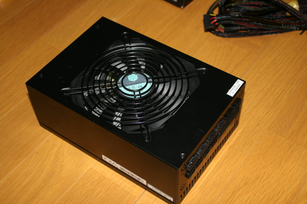 qj15 SilverStone SST-ST1500-TI 1500W 80PLUS Titanium認証 電源