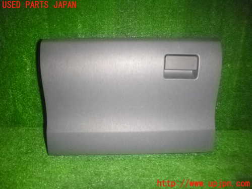 2UPJ-46767516]プリウスα(ZVW41W)グローブボックス1 中古