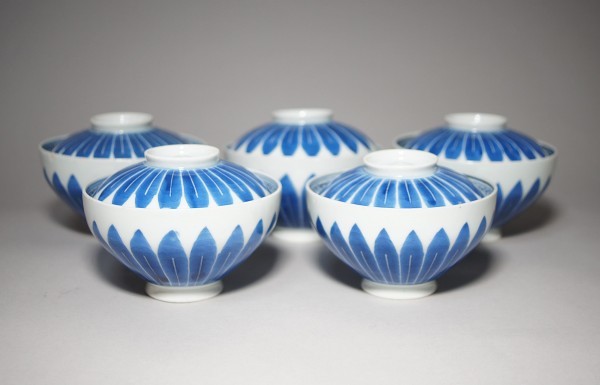 赤字超特価，新作登場 古伊万里 芭蕉の葉花卉紋 蓋茶碗 5客 NO.1932(染付)｜売買されたオークション情報、yahooの商品情報をアーカイブ公開 - オークファン 伊万里、有田