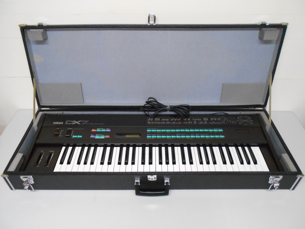 ☆ヤマハ DX7 シンセサイザー 61鍵盤 ハードケース付☆ Yamaha