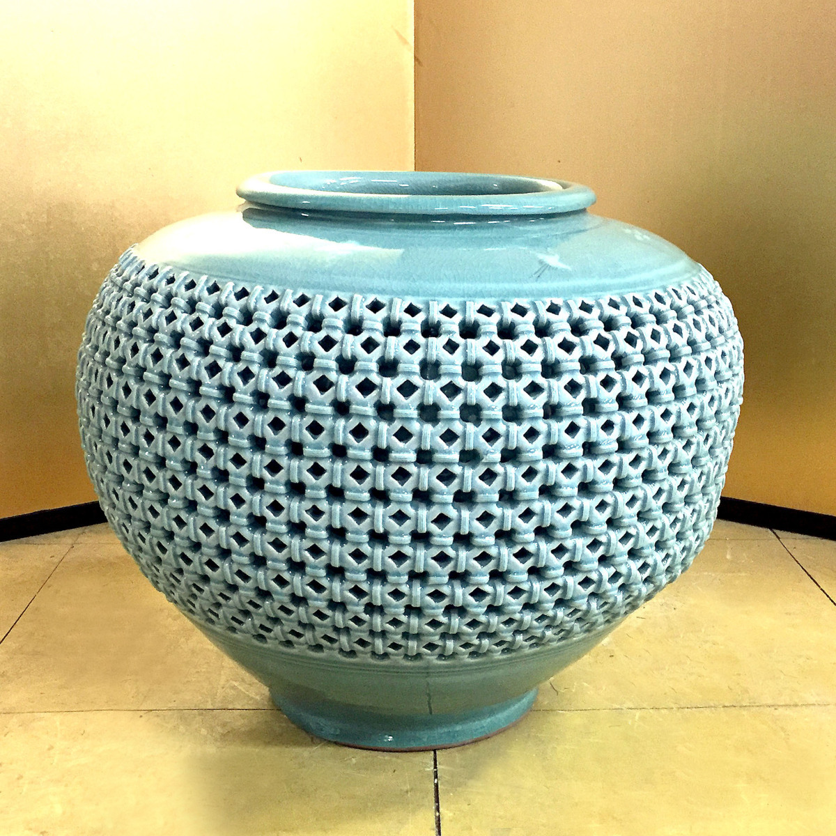 2047 高麗青磁 網目透かし 花器 壺 共箱付 在銘 翠堂 直径約