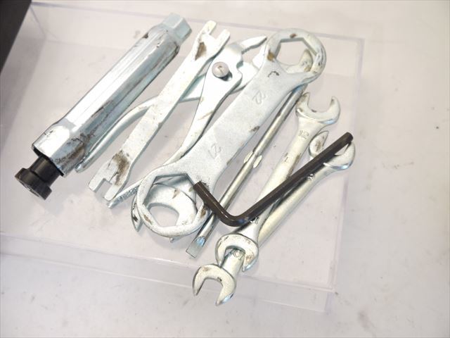 即決！SR400&frasl;SR500 純正車載工具 ツールボックス 工具ケース
