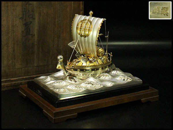 【金閣】銀製刻印有 銀製宝船1261g 縁起物 帆船 ガラスケース入 時代箱 旧家蔵出(MB792)_1