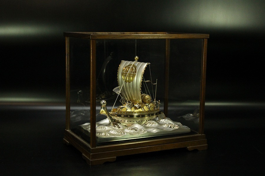 【金閣】銀製刻印有 銀製宝船1261g 縁起物 帆船 ガラスケース入 時代箱 旧家蔵出(MB792)_10