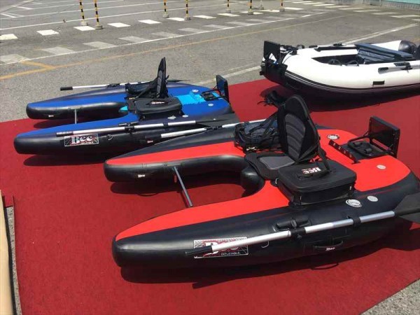 速くて立てる！次世代フローター BEEエアーバード200A3 Black/Red