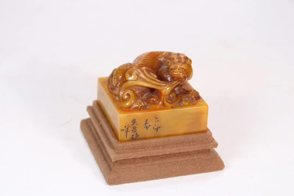 販売最安価格 寿山田黄瑞獣印章【サイズ】6.0*6.0*4.5cm 重さ306g【d