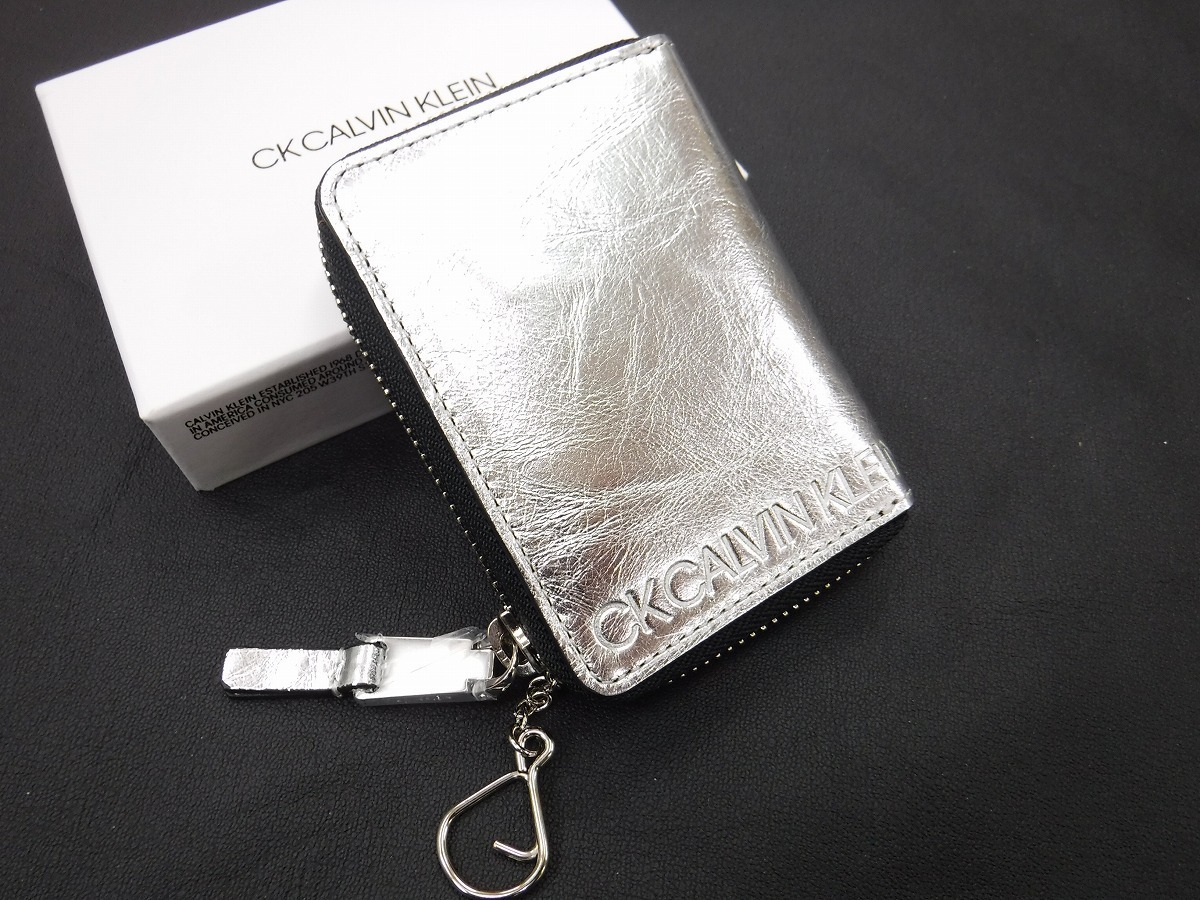 QQ910 Calvin Klein PLATINUM カルバンクラインプラティナム 新品 シルバーメタリック牛革パスケース付BOX型ファスナー小銭入れ 定価10000