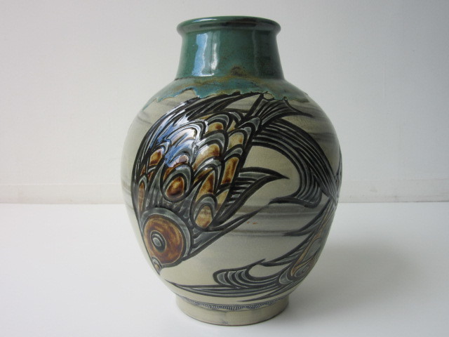豊富な，新品 宮城須美子 作 壺屋焼 魚紋 飾り壺 壷 花瓶 高さ 33cm 人間国宝 金城次郎 長女(壺屋)｜売買されたオークション情報、yahooの商品情報をアーカイブ公開 - オークファン 壺屋