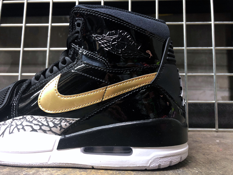 USA購入 NIKE AIR JORDAN LEGACY 312 Black/ Metallic Gold