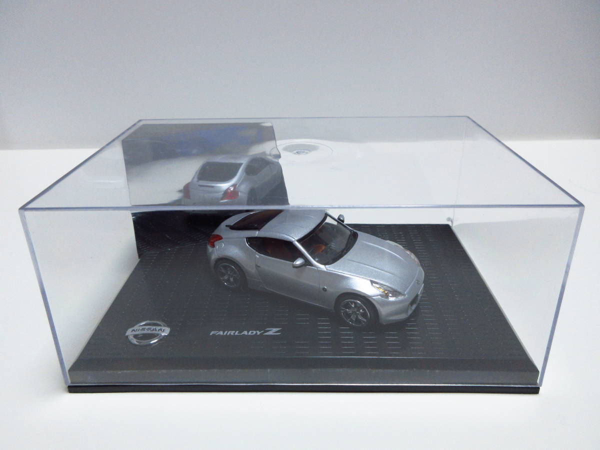 日産オンラインショップ：Fairlady Z (Prism White ⁄ Super Black