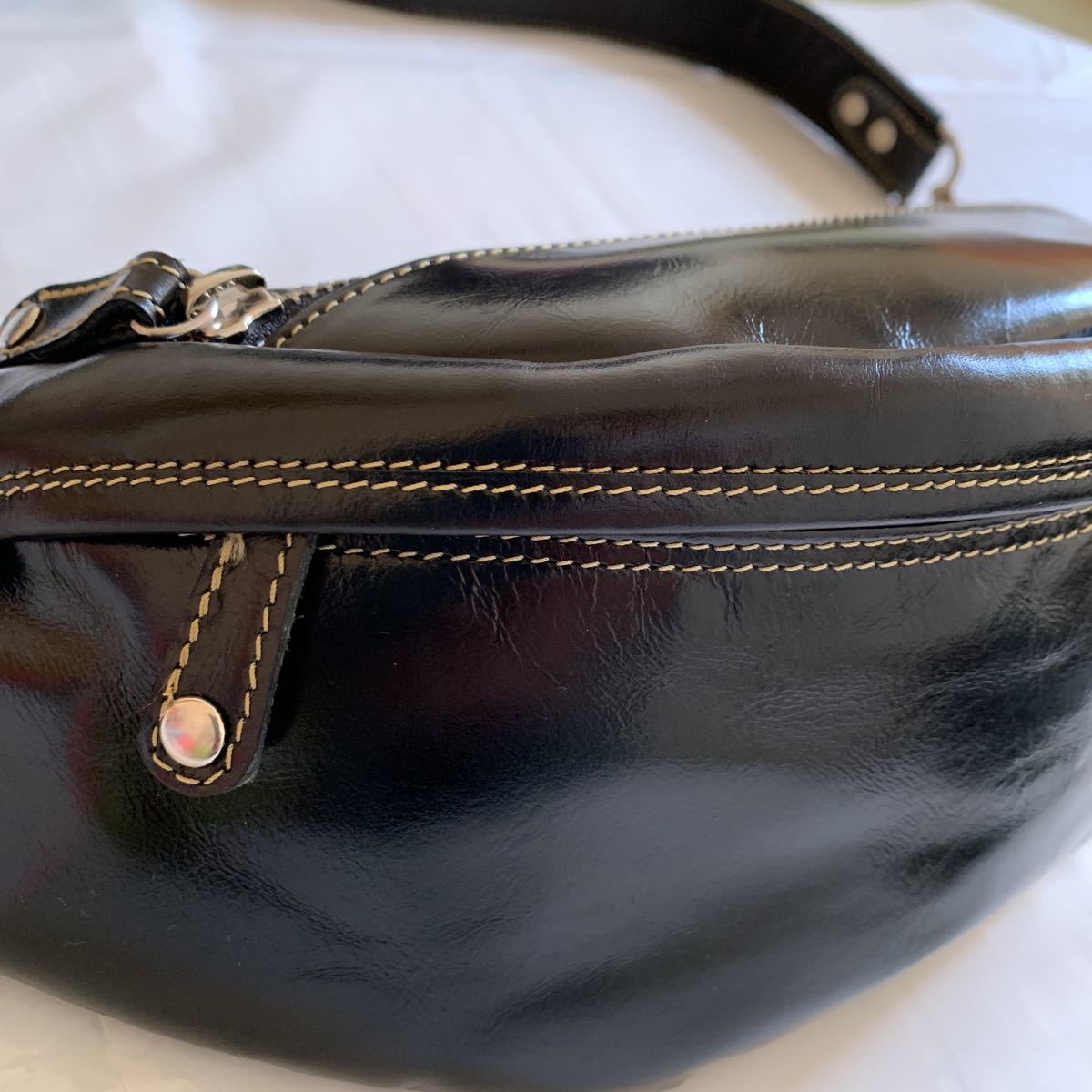 Days Art デイズアートボディバッグ ウエストバッグ ウエストポーチ 本革 ボディバッグ 売買されたオークション情報 Yahooの商品情報をアーカイブ公開 オークファン Aucfan Com