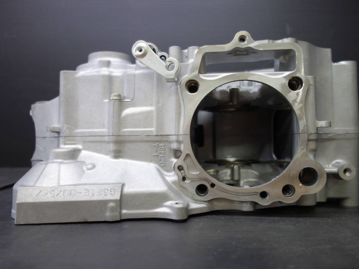 | YZ250Xにクラッチカバーとクランクケースカバーを取り付けた話 和田物語 並行輸入品 YZ250FXに適合する｜クラッチカバーの商品一覧｜バイクパーツ ウブカタ・ジャパンのブログ 2018 YZ250FX クランクケース　新車外し