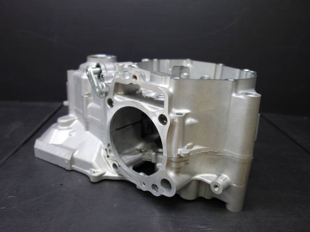 | YZ250Xにクラッチカバーとクランクケースカバーを取り付けた話 和田物語 並行輸入品 YZ250FXに適合する｜クラッチカバーの商品一覧｜バイクパーツ ウブカタ・ジャパンのブログ 2018 YZ250FX クランクケース　新車外し