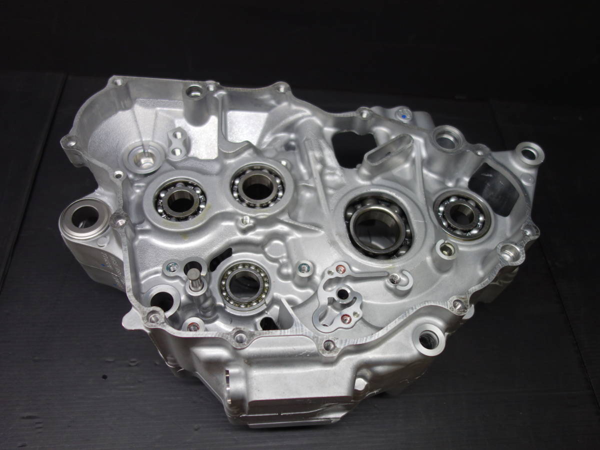 | YZ250Xにクラッチカバーとクランクケースカバーを取り付けた話 和田物語 並行輸入品 YZ250FXに適合する｜クラッチカバーの商品一覧｜バイクパーツ ウブカタ・ジャパンのブログ 2018 YZ250FX クランクケース　新車外し