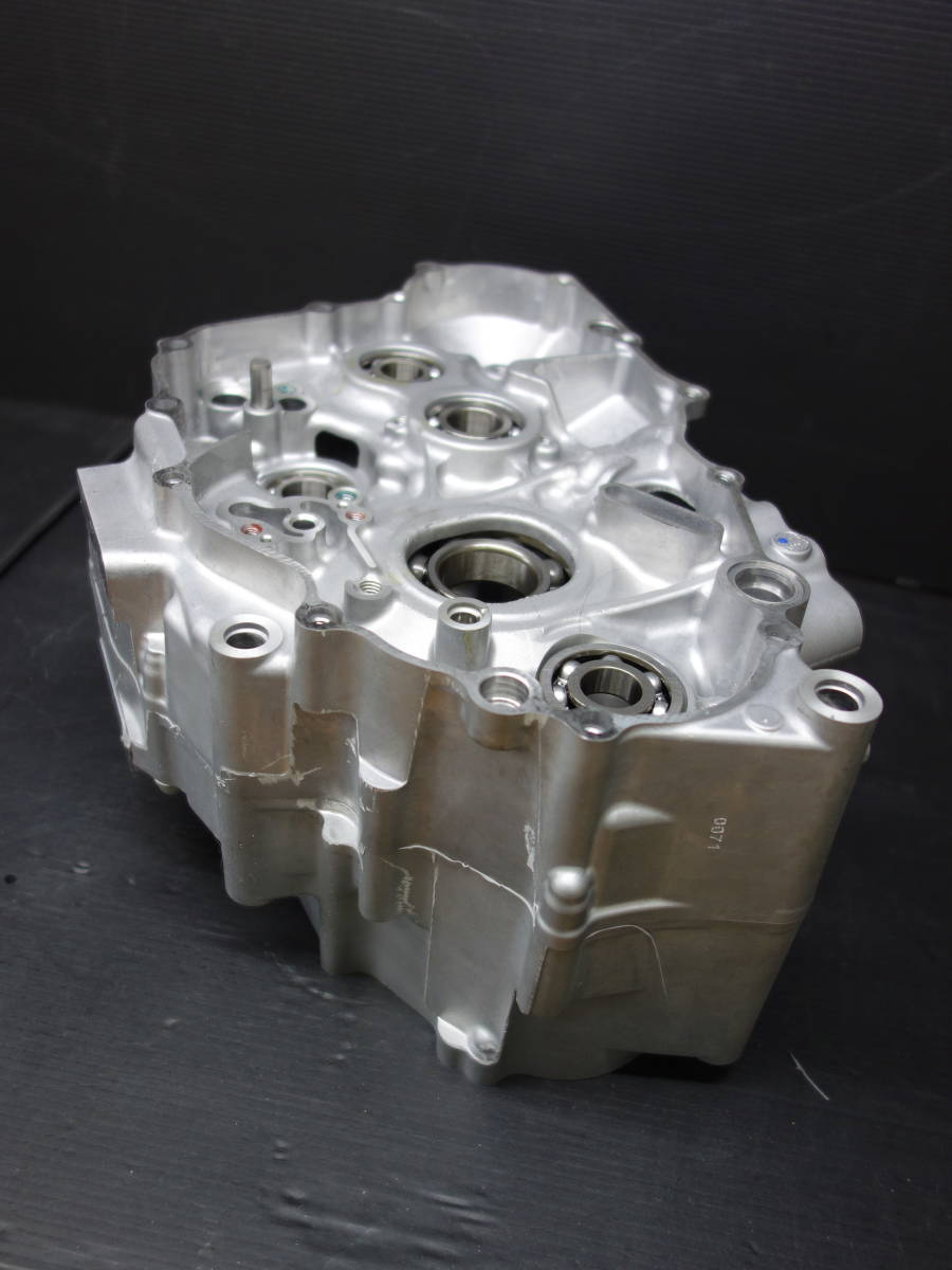 | YZ250Xにクラッチカバーとクランクケースカバーを取り付けた話 和田物語 並行輸入品 YZ250FXに適合する｜クラッチカバーの商品一覧｜バイクパーツ ウブカタ・ジャパンのブログ 2018 YZ250FX クランクケース　新車外し