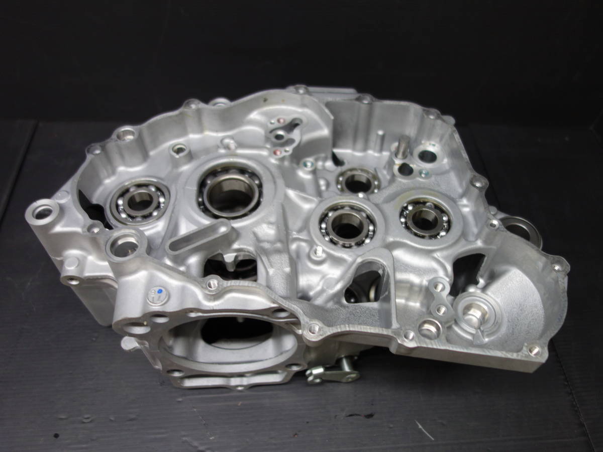 | YZ250Xにクラッチカバーとクランクケースカバーを取り付けた話 和田物語 並行輸入品 YZ250FXに適合する｜クラッチカバーの商品一覧｜バイクパーツ ウブカタ・ジャパンのブログ 2018 YZ250FX クランクケース　新車外し