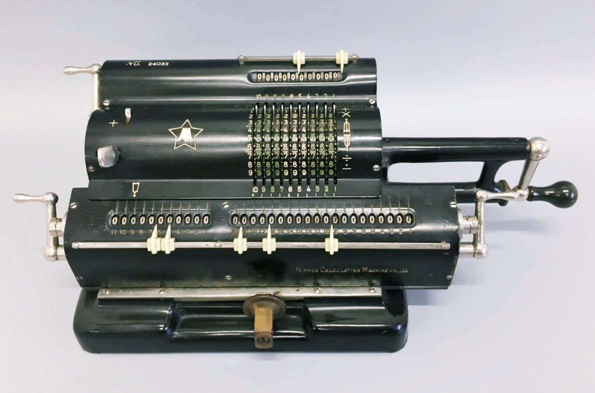 限定SALE，最新作 レトロ 日本 カリキュレーター NIPPON CALCULATING MACHINE 計算機 手回し式 アンティーク 機械式計算機(その他)｜売買されたオークション情報、yahooの商品情報をアーカイブ公開 - オークファン その他