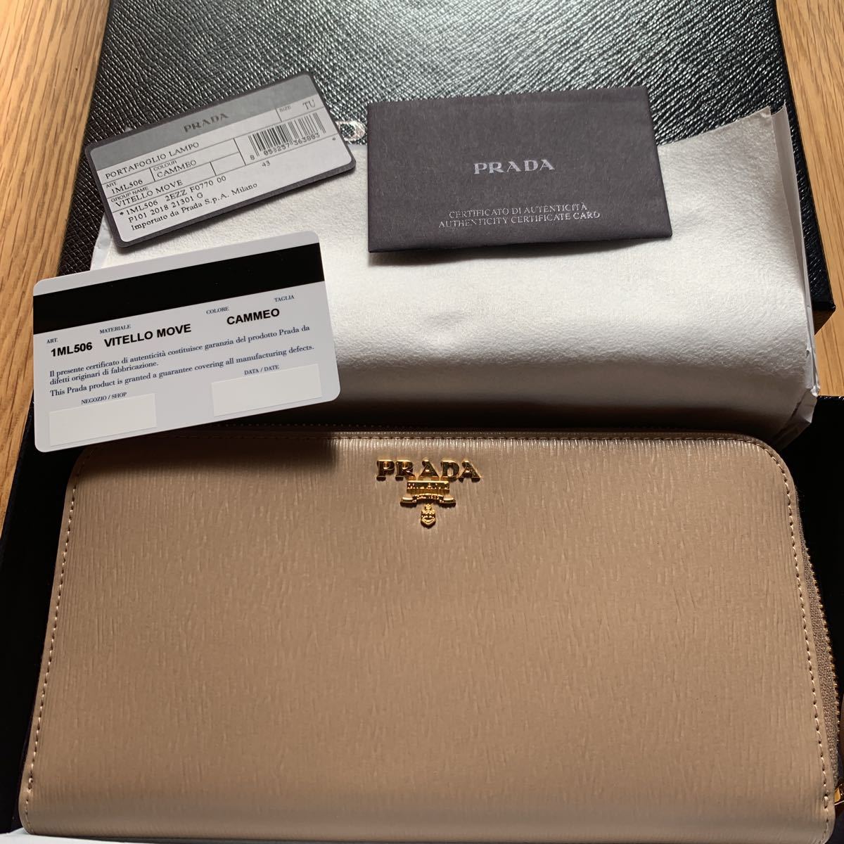 プラダ PRADA ラウンドファスナー長財布 長財布 サフィアーノ ブラック 