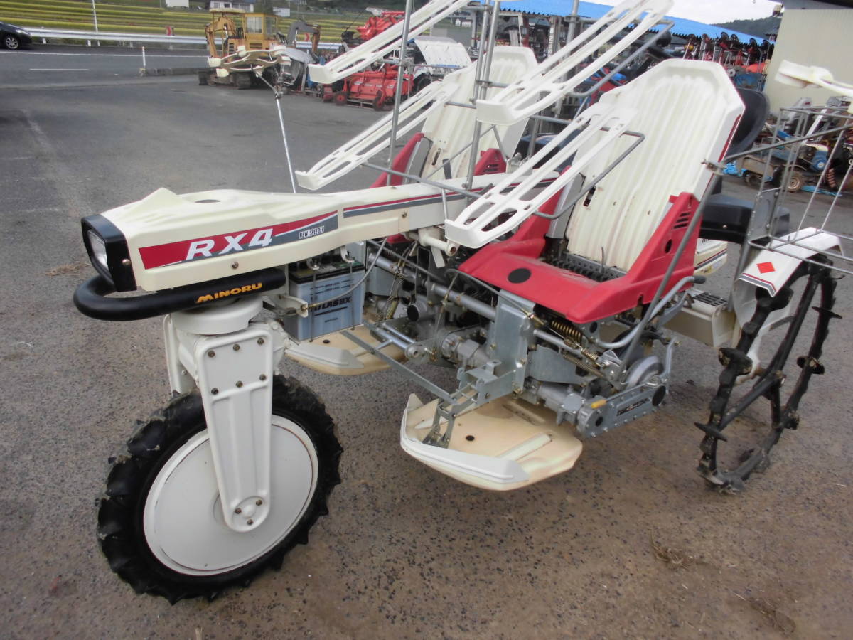 ポット成苗田植機乗用4条植え みのる乗用ポット苗田植え機RX4ニュー 