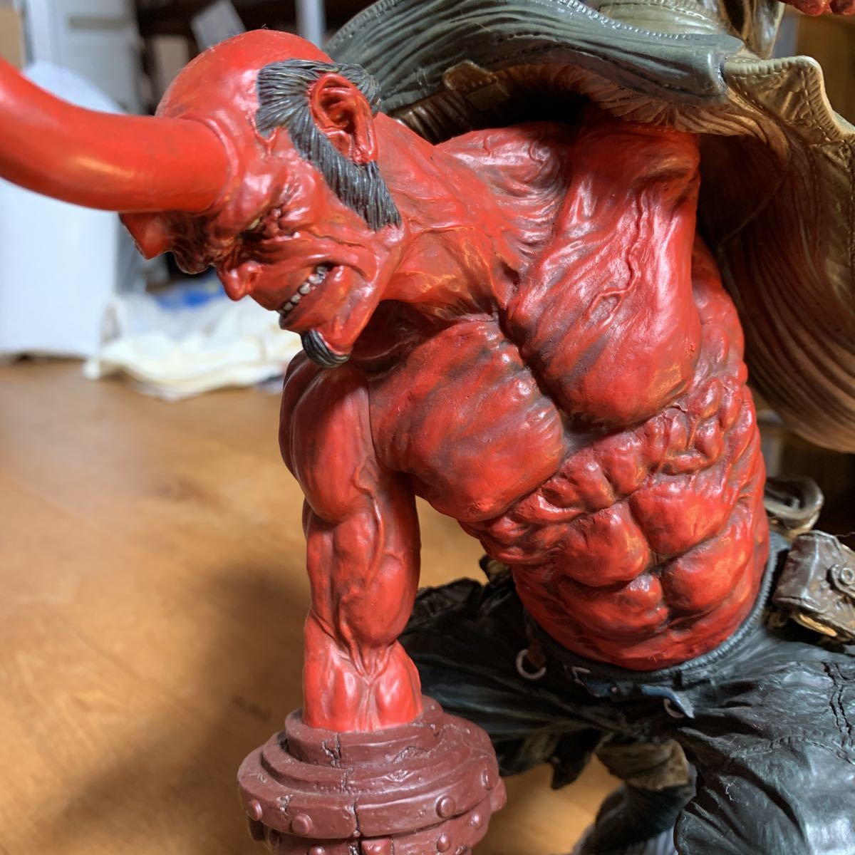 【外箱付き】ヘルボーイスタチュー【寺田克也】 外箱付きヘルボーイスタチュー寺田克也 ヘルボーイ hellboy 寺田克也