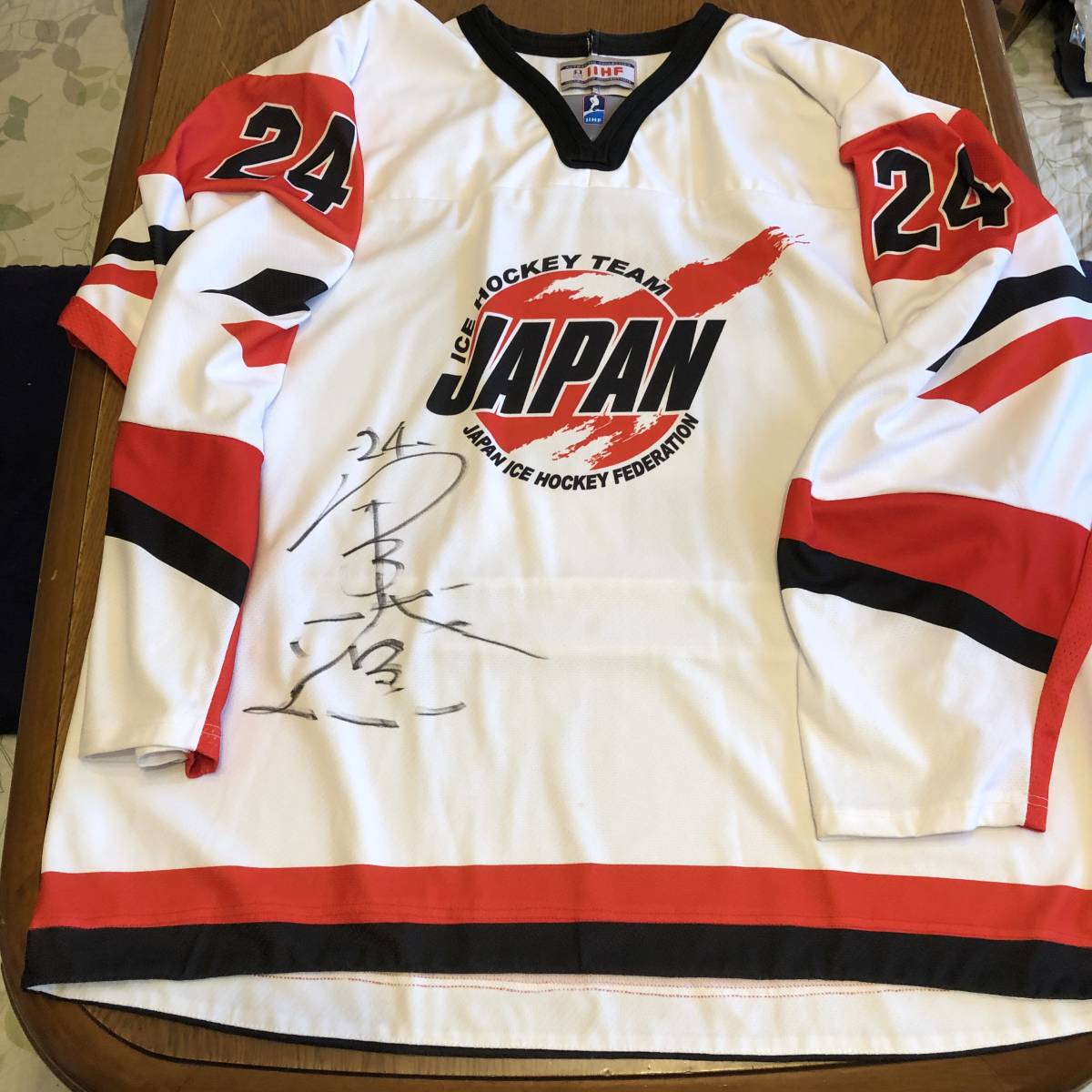 24 田中遼選手 直筆サイン入り 12 Iihf 世界アイスホッケー選手権 日本代表 ユニホーム Xlサイズ 東北フリーブレイズ アイスホッケー 売買されたオークション情報 Yahooの商品情報をアーカイブ公開 オークファン Aucfan Com