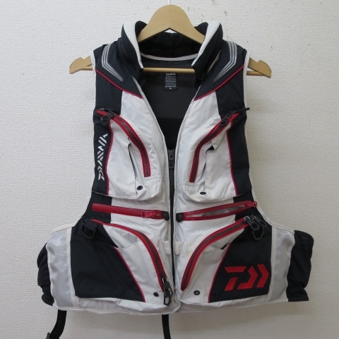 Daiwa フローティングジャケット B111☆DAIWA ダイワ フローティングジャケット ライフジャケット 74N