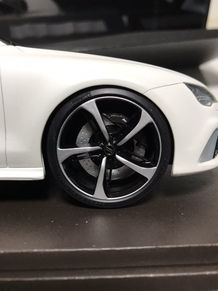 Diecast model cars Audi S8 Plus White 2017 1⁄18 Motorhelix