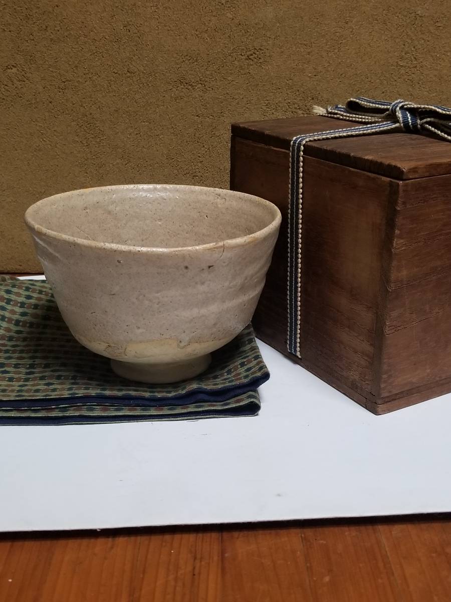 【哲】 深形の灰志野茶碗(江戸初期) 