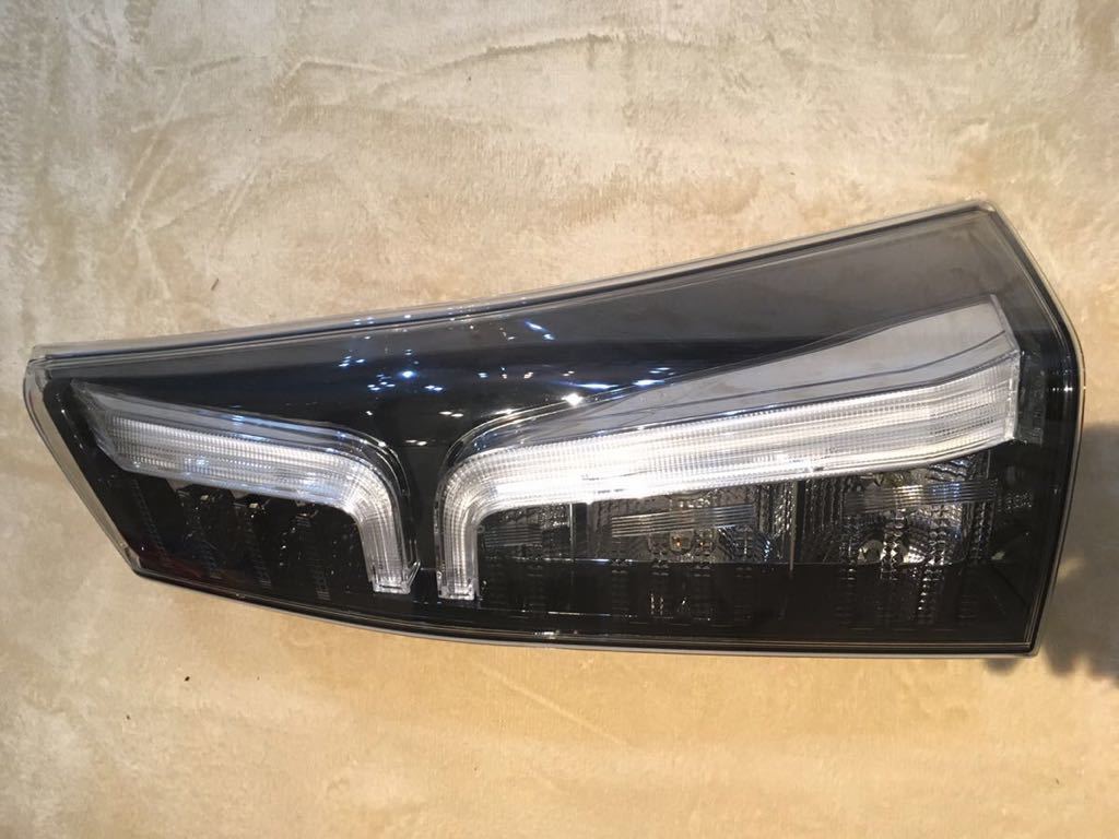 21698 美品 LA650S 前期 タントカスタム 純正 LED 右 ヘッドライト