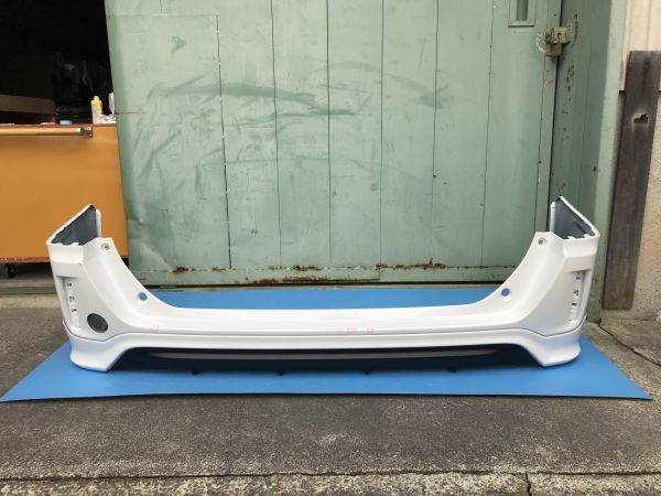 【個人宅不可】21Z182 TRDスポイラー付 ノア/ヴォクシー ZRR80 リアバンパー_1