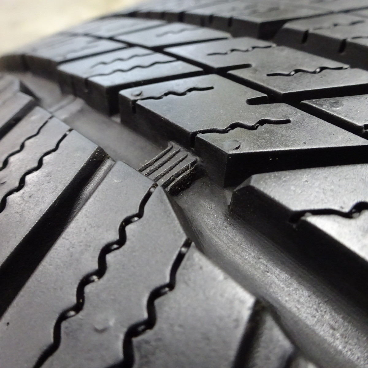 安い商品を通販サイトから 265⁄55r19 4本の通販 タイヤ 265⁄55R19」の 