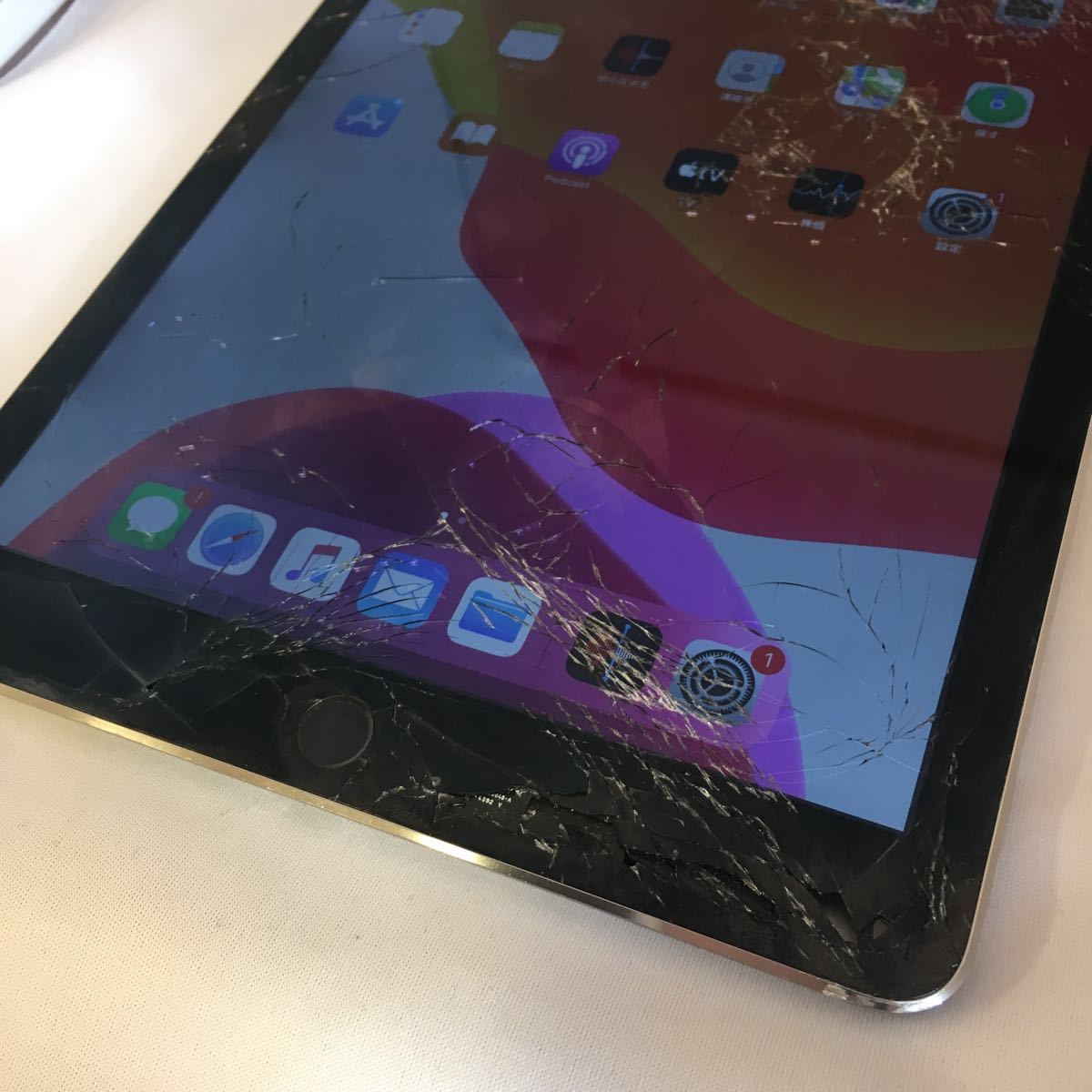 ジャンクiPad Air2 本体 16GB シルバー SoftBank SIMロック