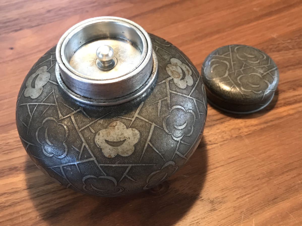 【即納】骨董 茶壷 間村自造 古錫製 梅花 茶入れ 茶道具 煎茶 茶筒 茶道 即納】骨董 茶壷 間村自造 古錫製 梅花 茶入れ 茶道具 煎茶